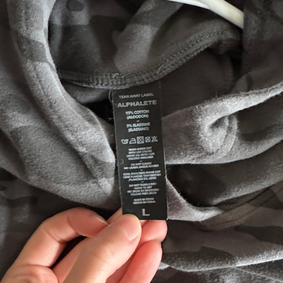 Alphalete Cropped Hoodie - Picture 4 of 4